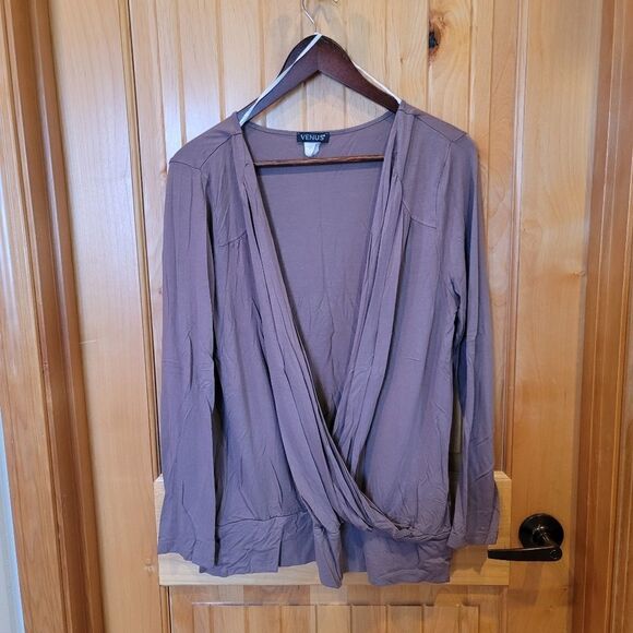 Venus Blouse  - Picture 1 of 2
